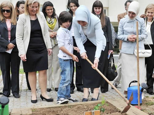 Bayan Gül, Cumhurbaşkanlığı Müzesi ile Francisco de Arruda Okulu’nu Ziyaret Etti